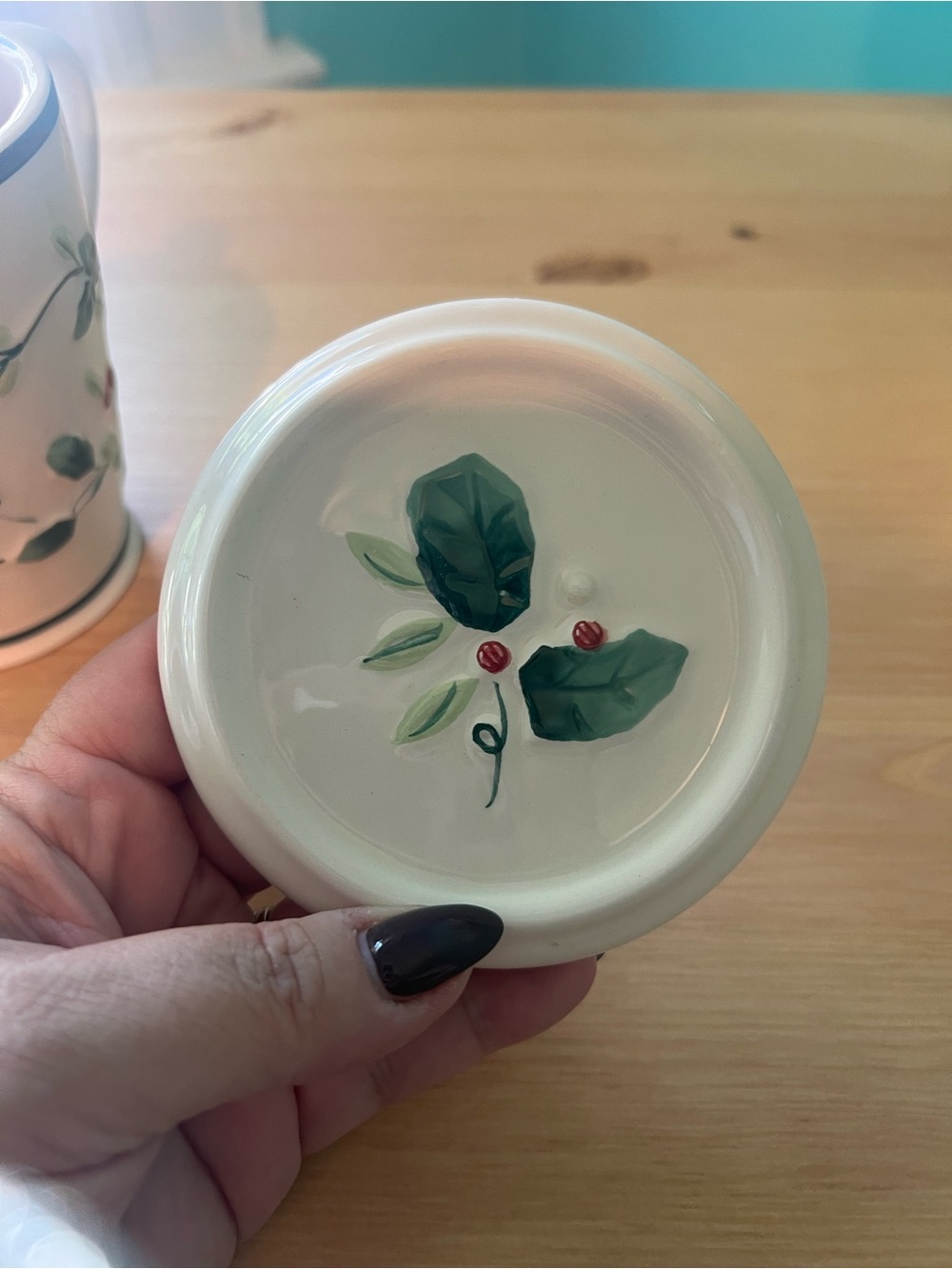 Pfaltzgraff Winterberry Covered Mug with Infuser, 12 fl oz - Picture 3 of 7